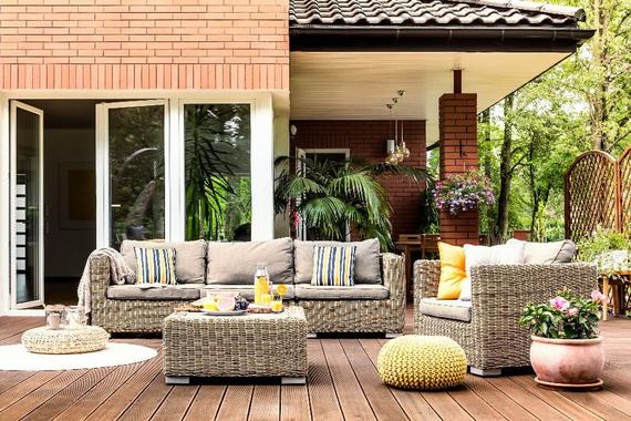 Vytvorte si v záhrade skvelé miesto na relaxáciu. Relaxujte na závesnom hojdacom kresle